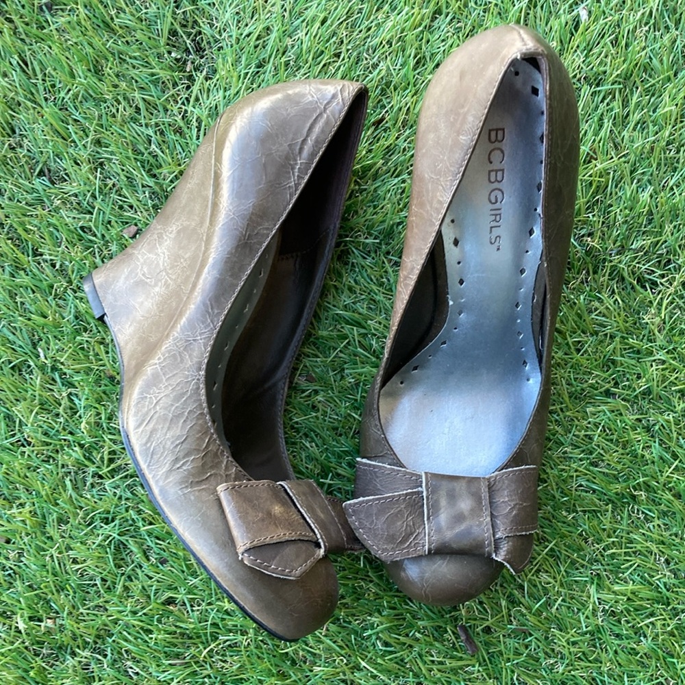 Vtg BCBGirls Bow Accent Wedges Heels | Genuine Leather | sz 7 | Army Green Brown
